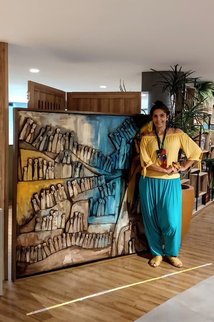 Elizabeth Cyrne em uma exposição