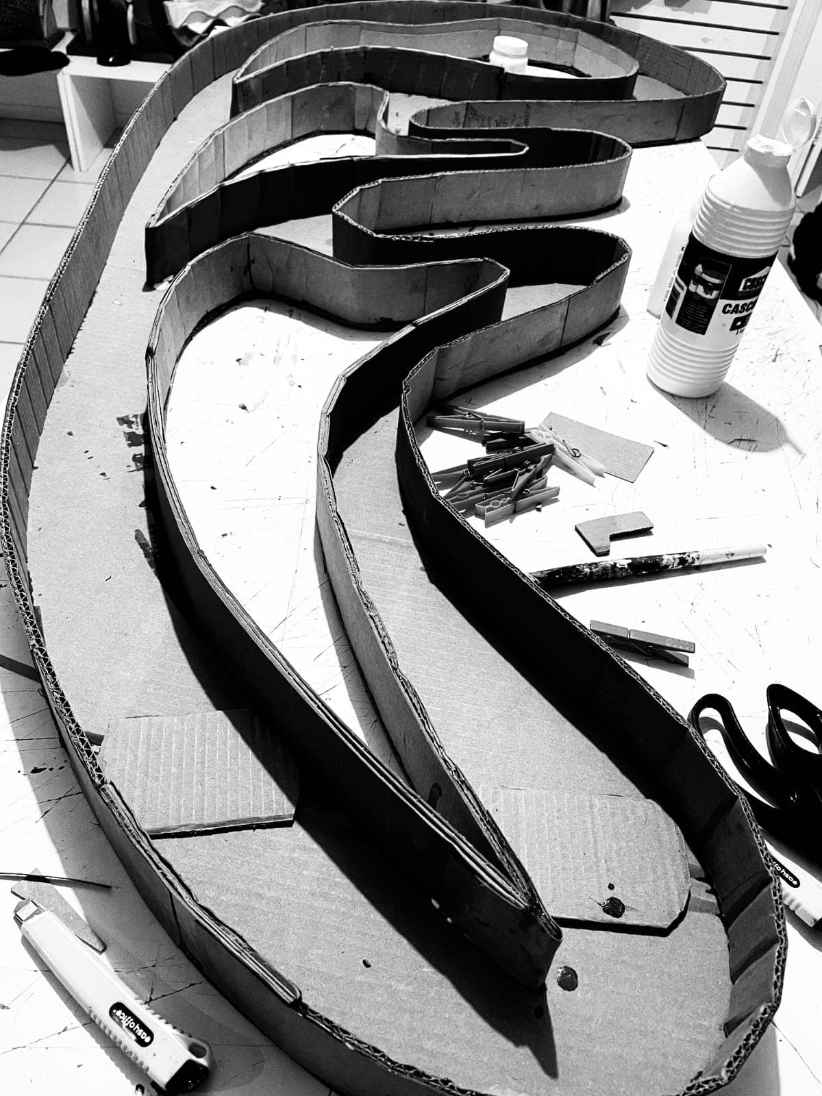 Processo de recorte do papelão